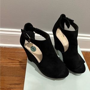 Rarely worn platform sandals
